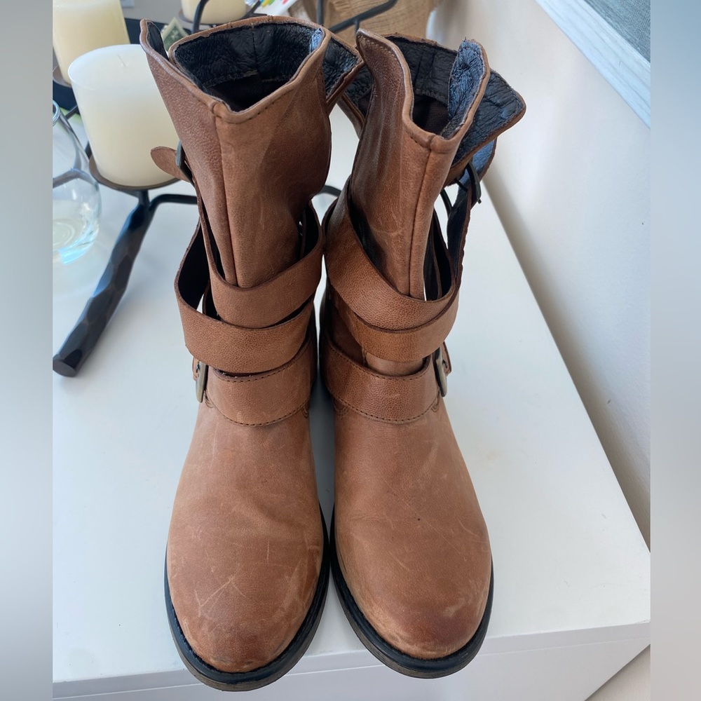 Steve Madden Brewzzer, brown leather boot, size 6